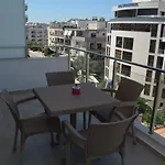 شقة Akil