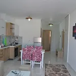 شقة Akil